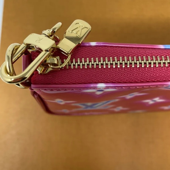 BRAND NWT Louis Vuitton Pochette Accessoires Valentine Neon Monogram Vernis Mini - Picture 10 of 10